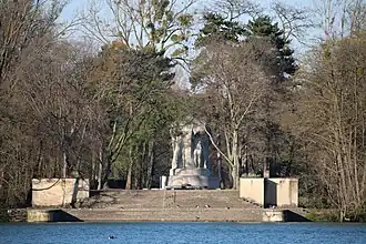 Île du souvenir at Parc de la tête d'or.