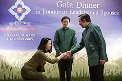 The wife of then-Prime Minister of Thailand Abhisit Vejjajiva curtsying to Hassanal Bolkiah, 2009.
