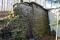 The wall of the slag heap of the chute.