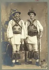 Men from Beriu,  1900–1920