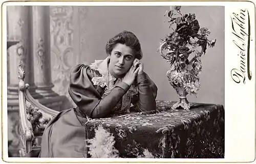 Singer Aina Mannerheim&nbsp;[fi]