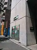 A building at Roppongi-dori (Roppongi street) in 2 Nishi-Azabu.
