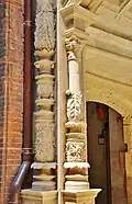 Bernuy: Candelabra columns.