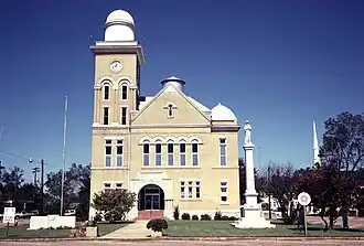 Bibb County Courthouse and Confederate monument in Centreville