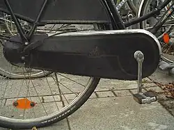 Old-style fully enclosed plastic chain case imitating the cloth chain case