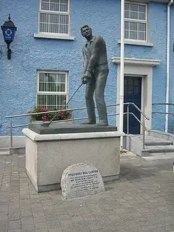 Bill Clinton statue