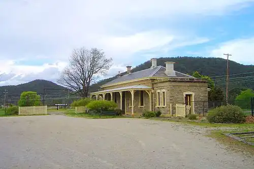Bowenfels railway station