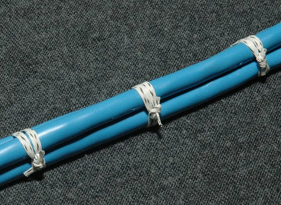 Spot ties formed with a clove hitch topped by a reef knot made in modern Nomex lacing tape. A surgeon's knot is an acceptable substitute for the reef knot.[10]