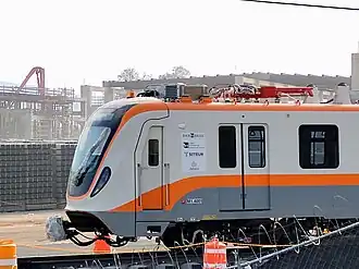 Train 4001 at the Line 4 yard.