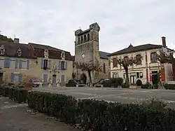 The town hall and church in Castelfranc
