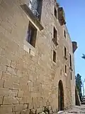 Porta principal a la cara sud