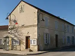 The town hall in Champmillon