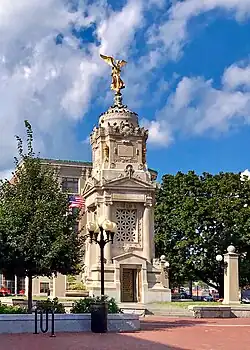 Monument next to the US flag