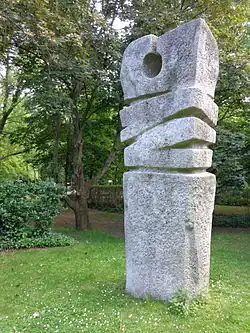 Clef d'amour, stone, 4.0 x 0.9 x 0.6 meters (May 1962) in Berlin, Germany