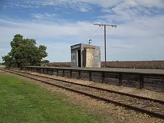 Coonawarra railway station, looking south