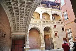 Bernuy: Renaissance court.
