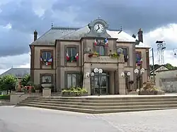 The town hall in Courtenay