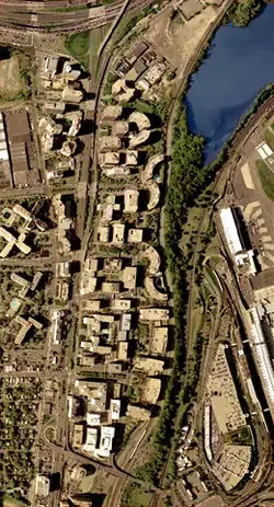 A satellite image of Crystal City with U.S. Route 1 (left), Reagan National Airport (bottom right), the George Washington Memorial Parkway (center), I-395 (top left), and VA Route 233/Airport Viaduct (bottom) in 2002