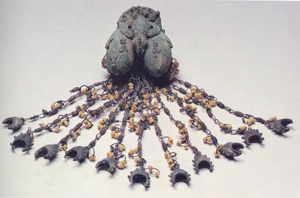 Double egg pendant, leaded bronze, 9th–10th century, unearthed in Igbo-Ukwu, Anambra