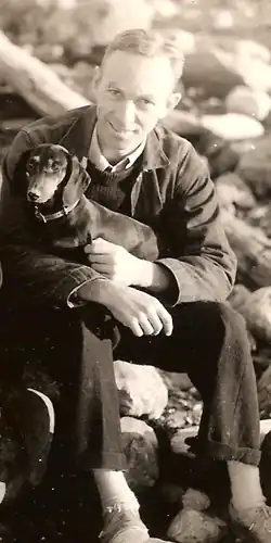 EB White and his dog Minnie