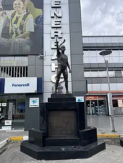 Eda Erdem statue