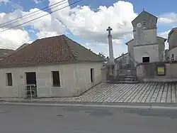 The church and wash house in Frémeréville-sous-les-Côtes