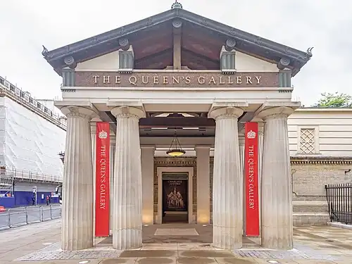 New Classical Doric columns of the Queen's Gallery, Buckingham Palace, London, inspired by the one from the Temple of Hera I at Paestum, by John Simpson, 2000-2002[37]