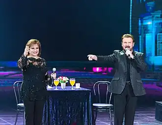 Pimpinela performing in 2019