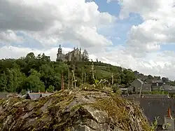 Upper town: Public garden and Church of Saint-Léonard