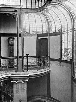 Upper part of the hall in the Hôtel Aubecq