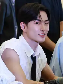 Seunghan smiling, looking to his right.
