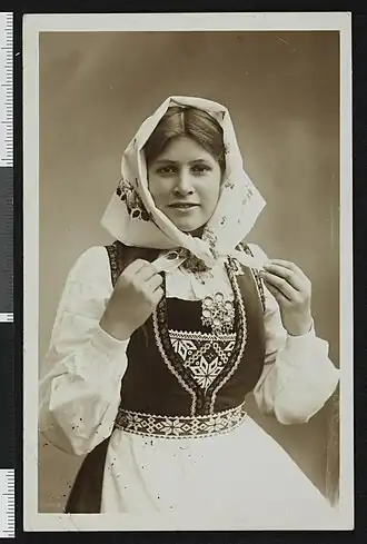 Woman in Hardangerbunad