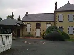 The town hall of Momy