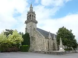 The parish church of Saint-Thélo and the war memorial