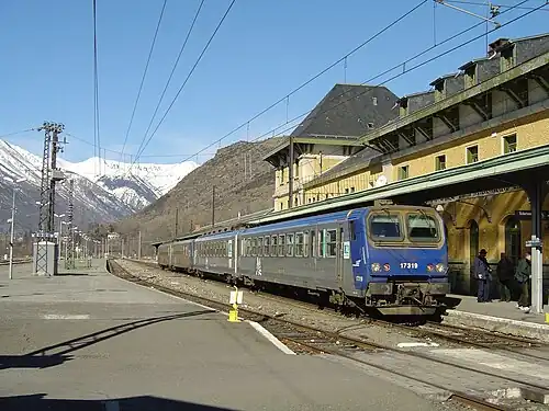 Refurbished Z7319 at Latour-de-Carol station