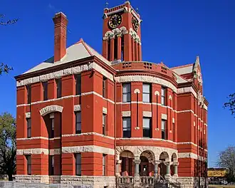 Lee County Courthouse in Giddings, near Austin, built in 1899, was designed in the Richardsonian Romanesque style.