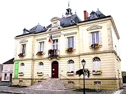 The town hall in Méréville