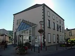 The town hall in Ménétrol