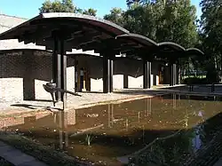 Mirror pond and Lotusblomman