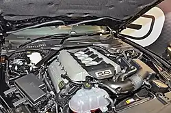 The engine of the pre-facelift Mustang GT