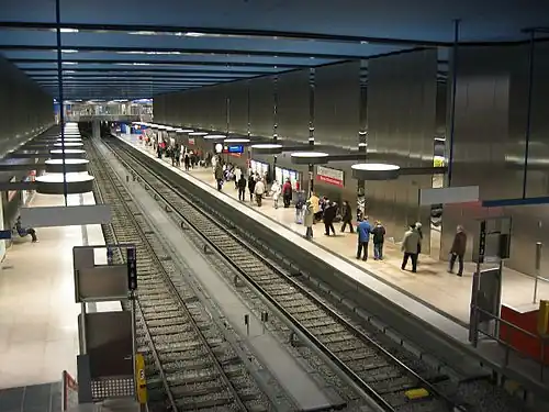 Platforms at Olympia-Einkaufszentrum station