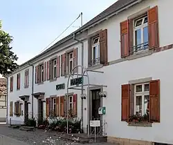 The town hall and school in Munwiller