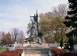 Memorial Ossuary to the Defenders of Belgrade 1914–1918 with the Alley of the People's Heroes around it.