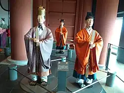 Chamberlain wearing raifuku (Osaka Museum of History).