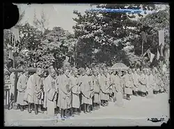 Officials during Emperor Khải Định's birthday wearing áo giao lĩnh.