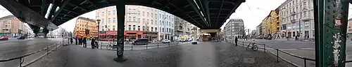 360°-Panorama of the intersection of Schönhauser Allee with Danziger and Eberswalder Straße. From left to right: junction of Eberswalder Straße, Schönhauser Allee toward the north (with elevated tram track), Pappelallee, junction of Danziger Straße, Schönhauser Allee toward the south, Kastanienallee