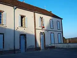 The town hall in Parly