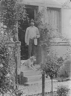 Per Hasselberg in front of his studio around 1889.