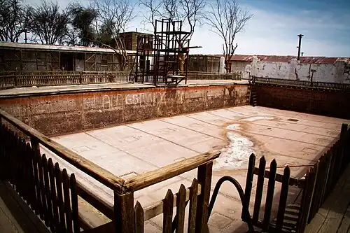 Steel swimming pool