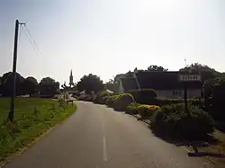 The road into Rédené